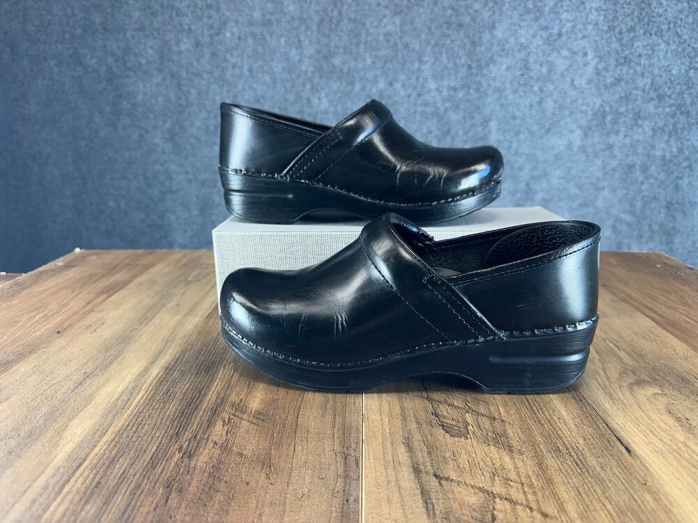 Dansko Black Leather Professional Clogs EU 38 Women's Slip On Platform Comfort